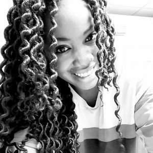 Meet your Posher, Danae